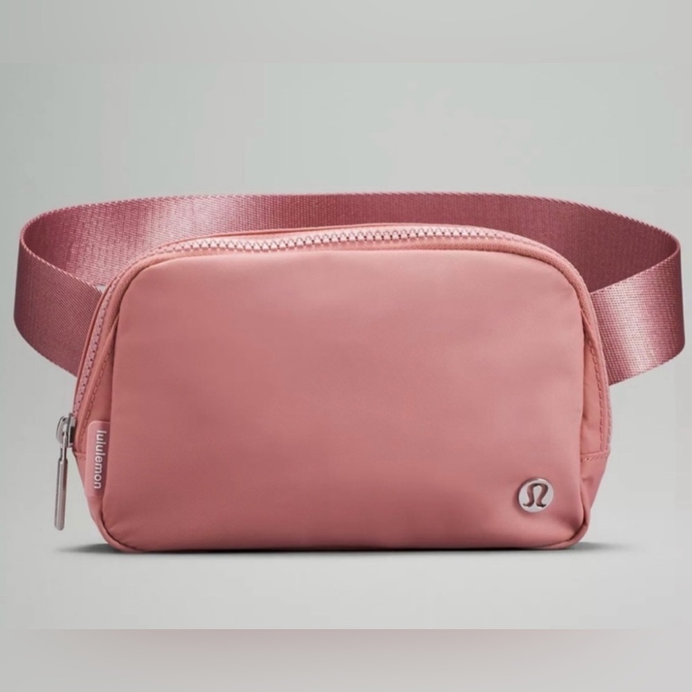 NIB Lululemon Everywhere Belt Bag Pink
Pastel